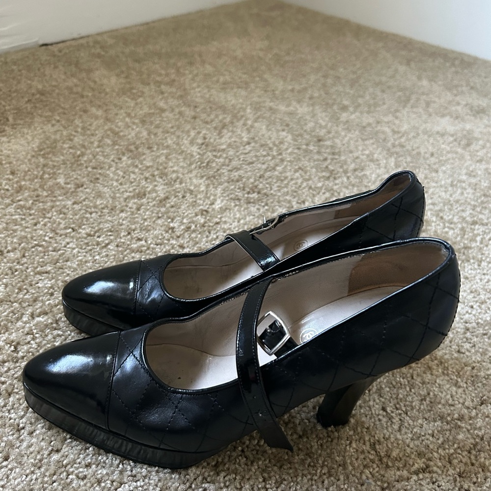Lovely Chanel shoes, made in France - Picture 2 of 7
